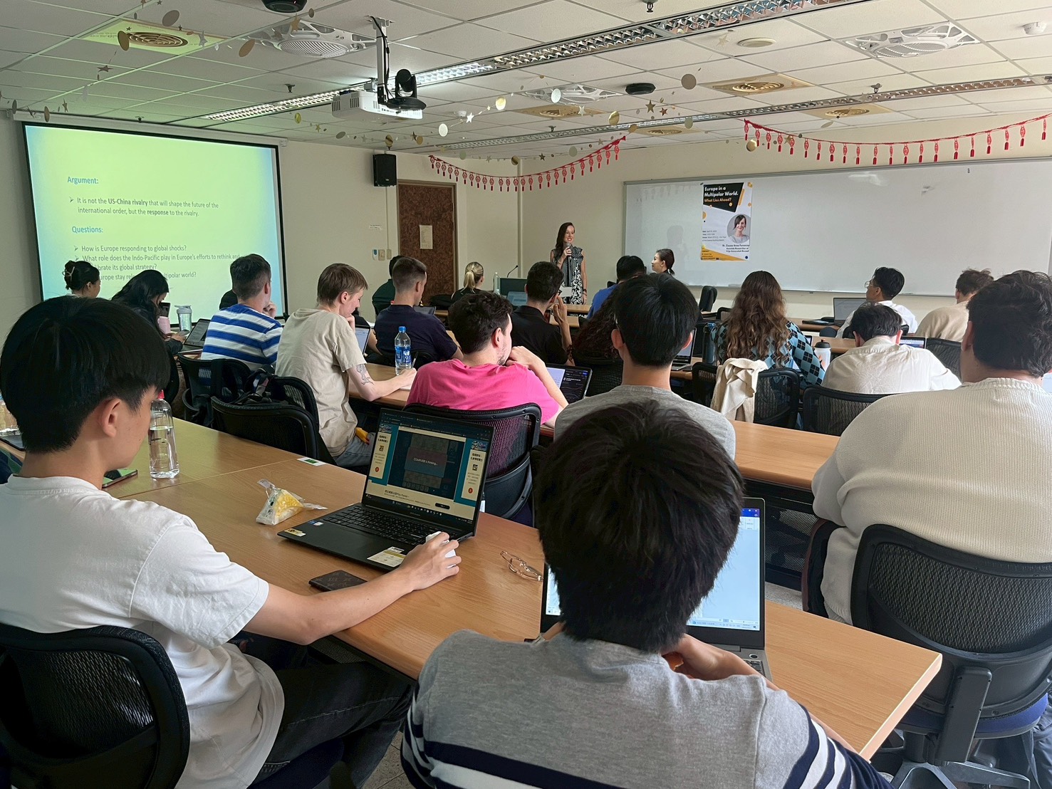 政大國際事務學院歐洲聯盟研究國際學分學程邀請國立東華大學歐盟研究中心兼任訪問助理研究員Zsuzsa Anna FERENCZY博士蒞臨演講